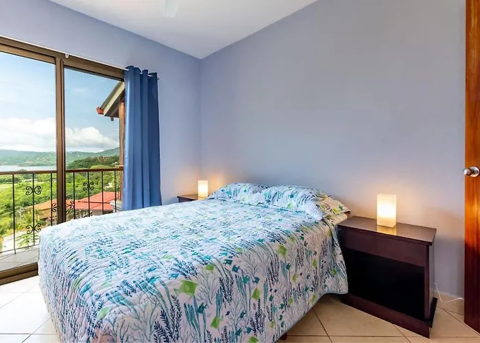 Ocean-view 2-bd With Pool Сasa de vacaciones