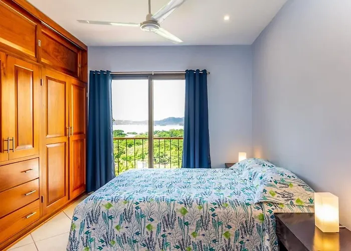 Ocean-view 2-bd With Pool